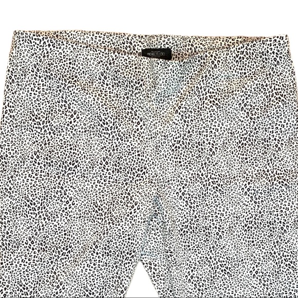 Michel Studio Leopard Black & White Stretch Capri Pants PLUS 18 - Picture 4 of 4